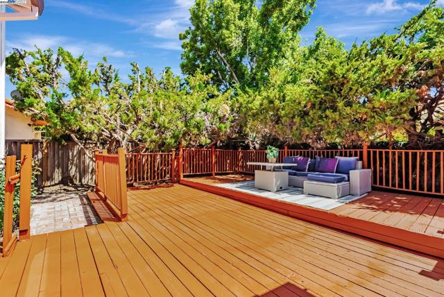 39622 Benavente Ave, Fremont CA: https://media.crmls.org/mediaz/f3431803-b85f-43bb-93d0-a10e451a3d9a.jpg