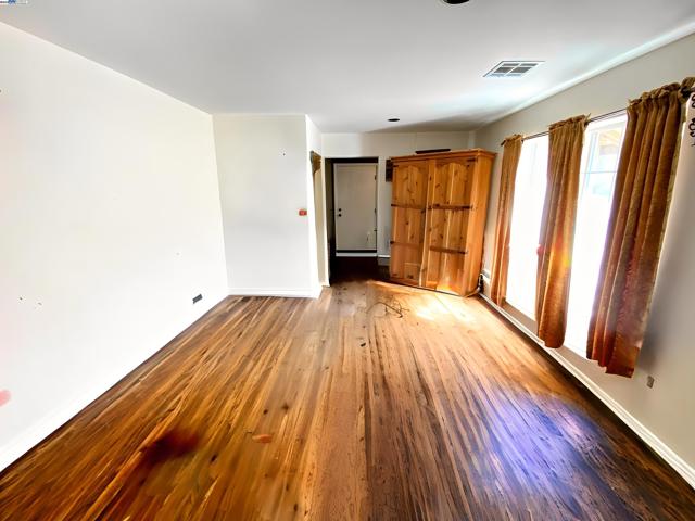 31733 Lake Meadow Rd, Acton CA: https://media.crmls.org/mediaz/f34399eb-9ca0-4154-8f4a-2d604c5a6f38.jpg