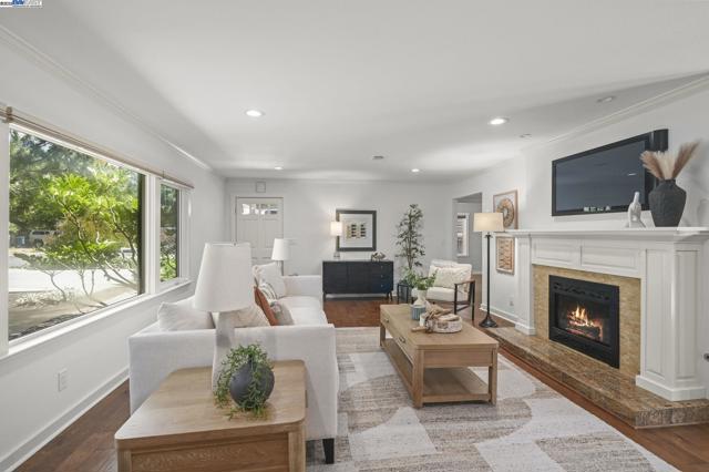 2175 Whyte Park Ave, Walnut Creek CA: https://media.crmls.org/mediaz/f343cf70-4f8c-4efe-b6cc-0d5ffa8a22ce.jpg