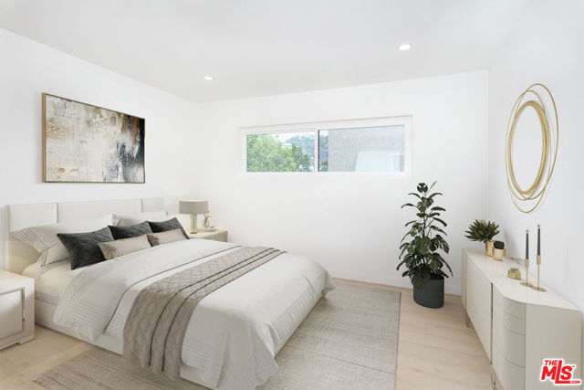 955 N Croft Avenue, Los Angeles CA: https://media.crmls.org/mediaz/f3444e21-0f33-48d8-9196-b98a165600e9.jpg