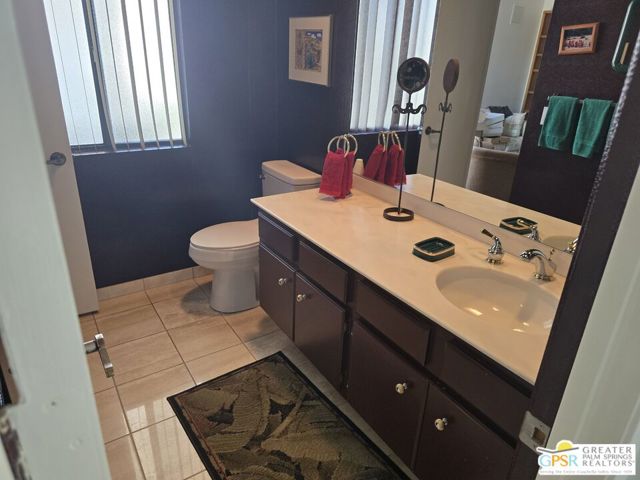 1445 Via Isla, Palm Springs CA: https://media.crmls.org/mediaz/f344b852-53bd-46ca-b6ad-af83d4c08df0.jpg