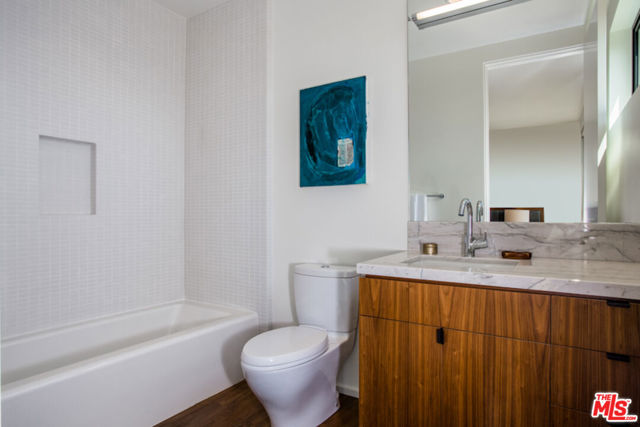 848 Milwood Avenue, Venice CA: https://media.crmls.org/mediaz/f3450a75-3b10-40c8-92b6-71135262ee70.jpg