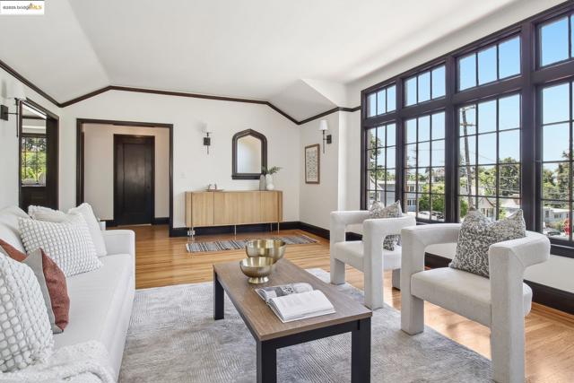 2900 Sheffield Ave, Oakland CA: https://media.crmls.org/mediaz/f3452234-d14d-462f-ad0f-b820e0ebb22d.jpg