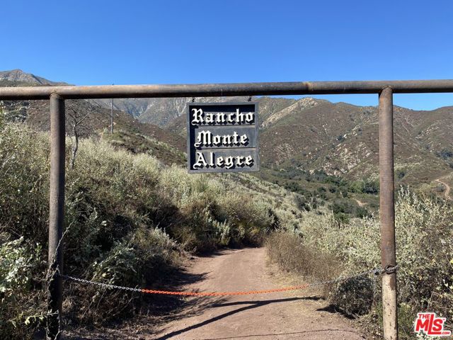 1915 Monte Alegre Drive, Carpinteria CA: https://media.crmls.org/mediaz/f345b3b3-db70-4d7b-9001-13067931245d.jpg