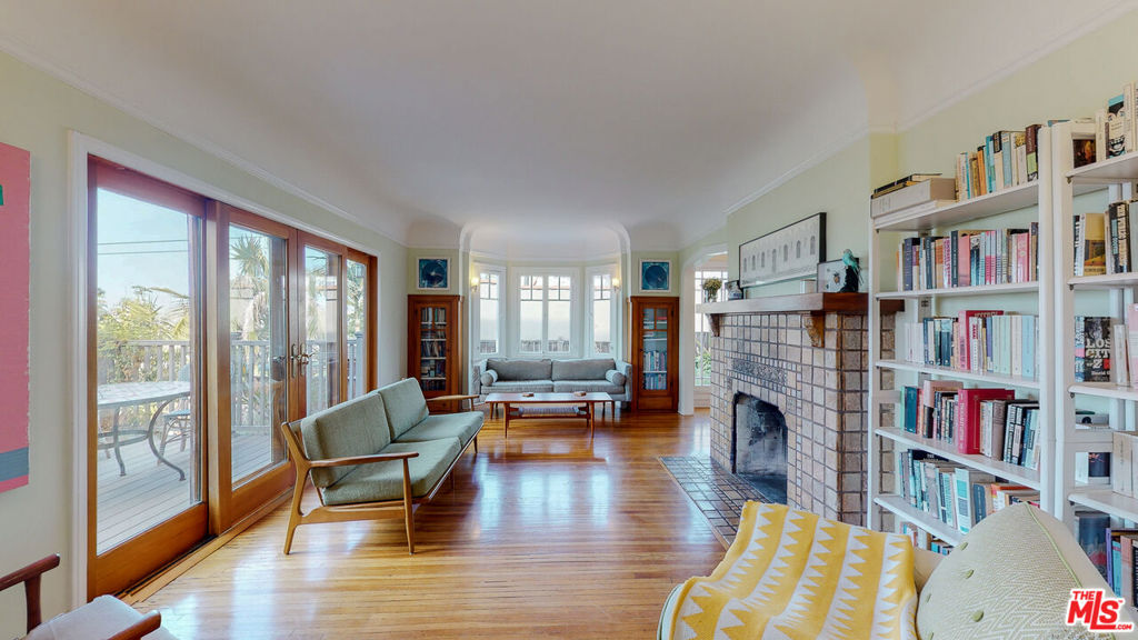 3627 Crestmont Avenue