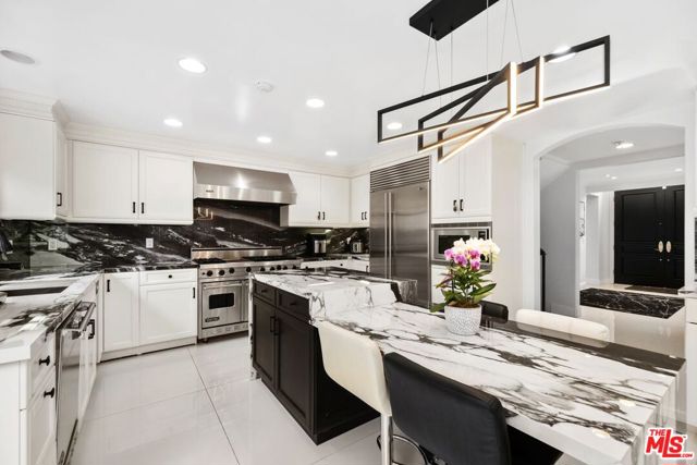 11974 Mayfield Avenue, Los Angeles CA: https://media.crmls.org/mediaz/f346714f-718b-4417-b975-77ad266471a3.jpg