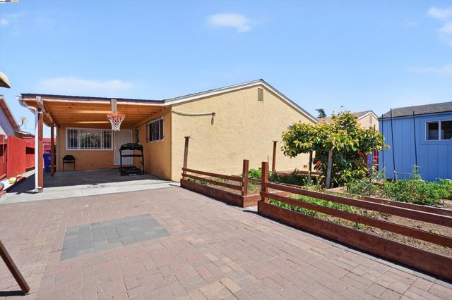 4300 Berk Ave, Richmond CA: https://media.crmls.org/mediaz/f34698dd-7ec3-45dc-b5a1-5185906e2579.jpg