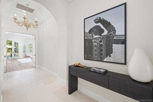 5986 Greensview Ct, Rancho Santa Fe CA: https://media.crmls.org/mediaz/f346b46e-721d-4d84-837a-7e4df8b84c23.jpg