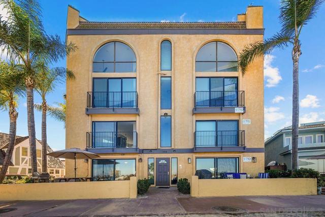 2808 Bayside Walk, San Diego CA: https://media.crmls.org/mediaz/f3475717-588c-4290-9abf-4a76cfc94924.jpg