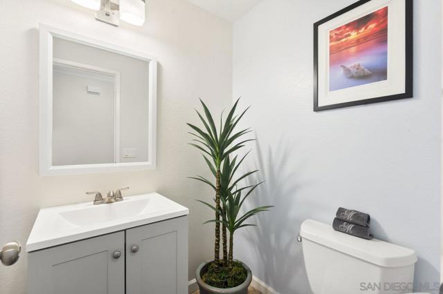 1055 Forest Hill Pl, Chula Vista CA: https://media.crmls.org/mediaz/f3479e3a-58b9-41bf-83f7-15b4346958ad.jpg