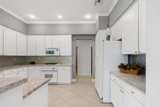 77703 Ashberry Court, Palm Desert CA: https://media.crmls.org/mediaz/f348cad6-2ec5-4add-9bda-7284573b5c5a.jpg