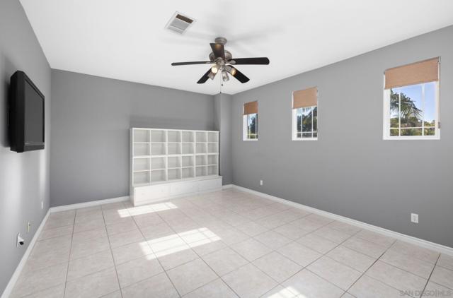 1387 S Creekside Dr, Chula Vista CA: https://media.crmls.org/mediaz/f348e979-e9d0-4273-a03f-d130b65611df.jpg