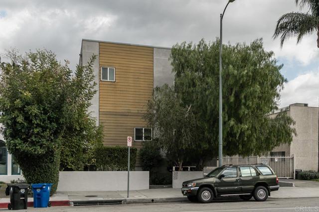 Detail Gallery Image 2 of 21 For 5050 Cahuenga Bld, North Hollywood,  CA 91601 - 3 Beds | 2/1 Baths