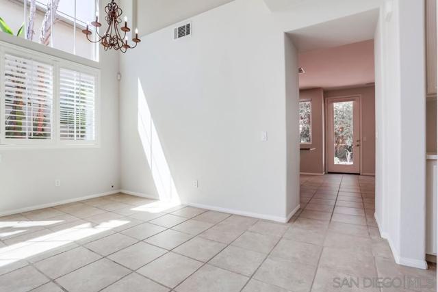 5423 Foxtail Loop, Carlsbad CA: https://media.crmls.org/mediaz/f3498f79-9832-4058-9345-f77c9a0a12b3.jpg