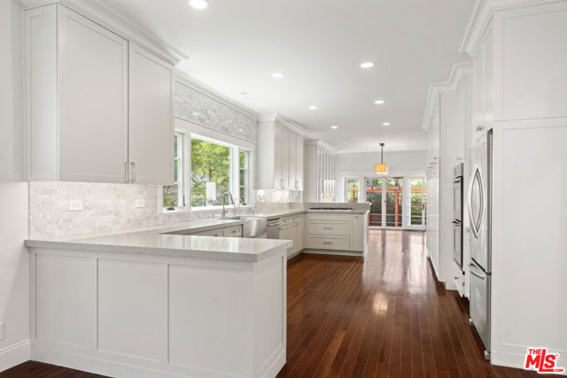 2347 Parnell Avenue, Los Angeles CA: https://media.crmls.org/mediaz/f34aac15-412e-436b-b293-7638c47c70ea.jpg