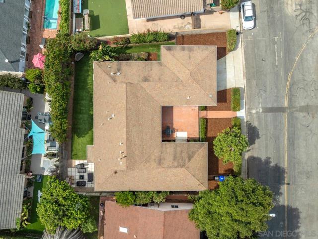 8874 La Jolla Scenic Dr N, La Jolla CA: https://media.crmls.org/mediaz/f34b07c1-7aab-4efc-9723-7aaa0b0d6536.jpg