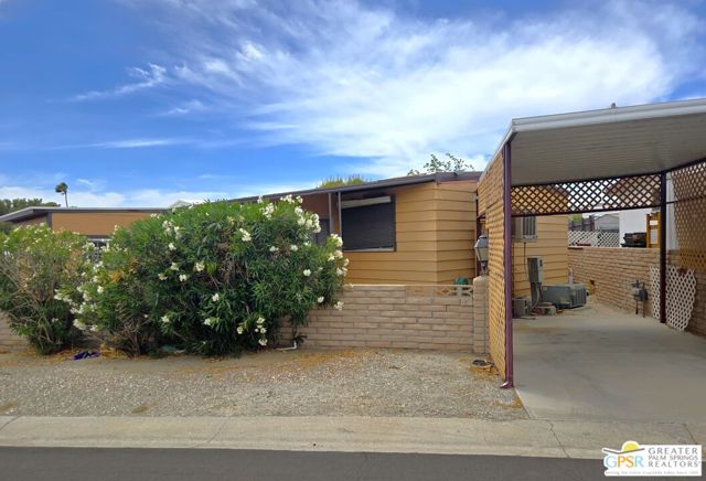 69490 Parkside Drive, Desert Hot Springs CA: https://media.crmls.org/mediaz/f34c2c01-0b65-437a-80d7-0d8214dbdcd5.jpg