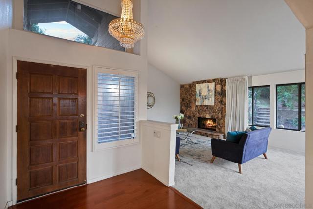 1586 Kimberly Woods Dr, El Cajon CA: https://media.crmls.org/mediaz/f34c4de0-11ac-4f35-92d3-6366d3594cb1.jpg