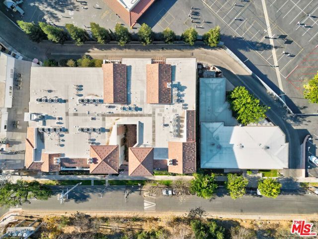 13308 Valleyheart Drive, Sherman Oaks CA: https://media.crmls.org/mediaz/f34d74e0-f075-44d8-99b3-51ab0c456614.jpg