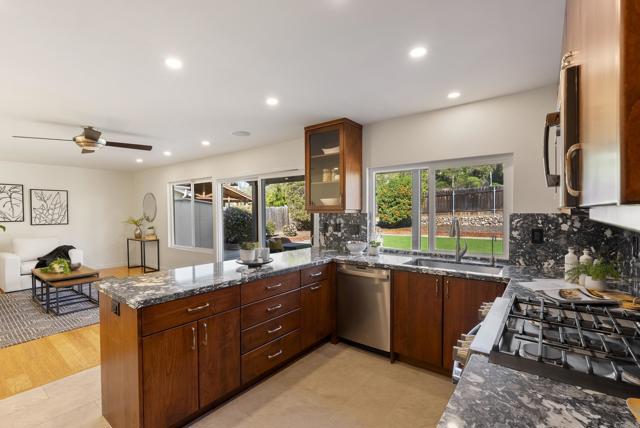 Detail Gallery Image 10 of 49 For 11458 via Promesa, San Diego,  CA 92124 - 4 Beds | 2/1 Baths