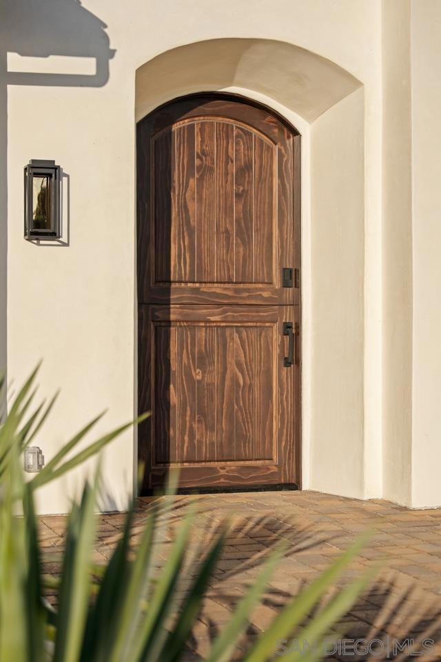 5758 Las Palomas, Rancho Santa Fe CA: https://media.crmls.org/mediaz/f34dd9af-9b56-4a1d-bb55-f2fbff95c25f.jpg