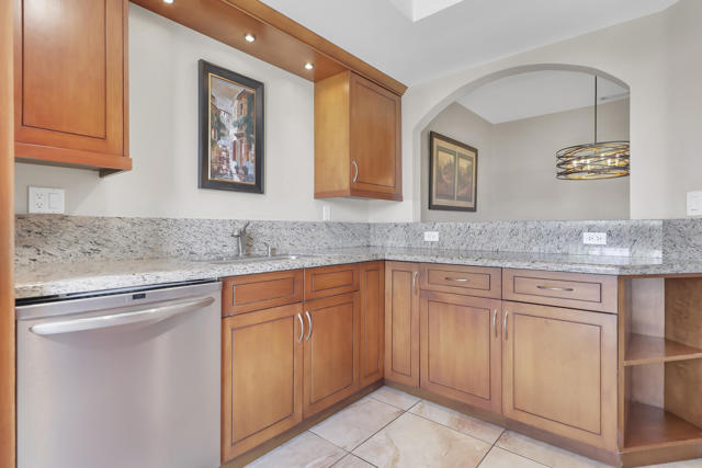 38019 Crocus Lane, Palm Desert CA: https://media.crmls.org/mediaz/f34f3b2c-6728-45a0-9219-338922b2f4e4.jpg