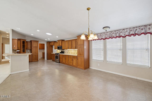 Detail Gallery Image 15 of 45 For 139 Dickens Cir #139,  Ventura,  CA 93003 - 3 Beds | 2 Baths