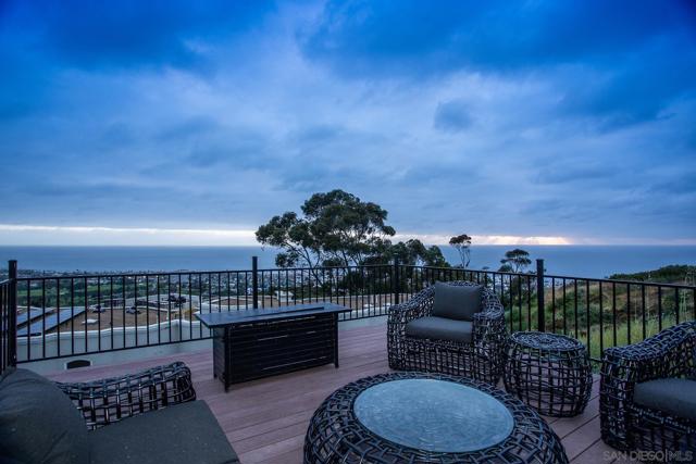 7362 Brodiaea Way, La Jolla CA: https://media.crmls.org/mediaz/f34fce34-7d31-43d5-848b-8d901c0d0b68.jpg