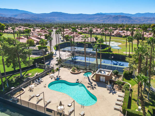 76955 Turendot Street, Palm Desert CA: https://media.crmls.org/mediaz/f34fd1e7-d5f1-43c4-90f9-13ae0bcc9ffd.jpg