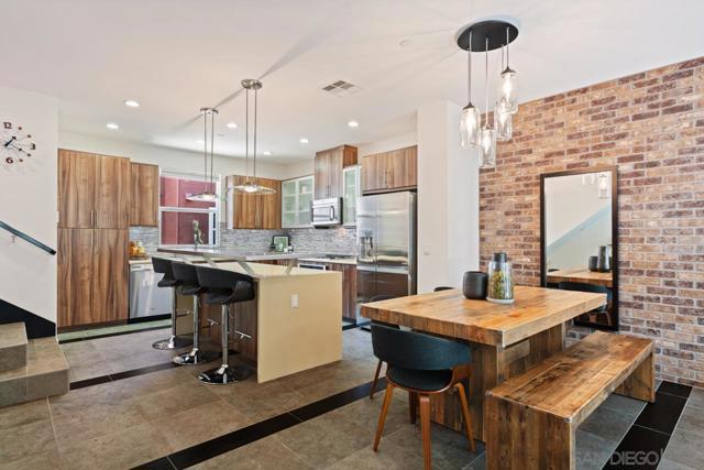 7839 Inception Way, San Diego CA: https://media.crmls.org/mediaz/f350dc96-32dc-4551-aeaf-242718ae6ae3.jpg