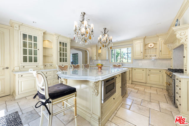 10950 Bellagio Road, Los Angeles CA: https://media.crmls.org/mediaz/f350ef15-ef25-4a72-bd3a-6c331ec3bd2b.jpg