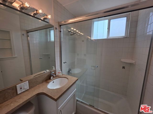 626 Broadway Street, Venice CA: https://media.crmls.org/mediaz/f3510065-5186-40ac-a5e0-8671b62df96f.jpg