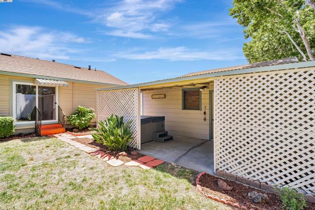 1105 Gardner Blvd., San Leandro CA: https://media.crmls.org/mediaz/f351320e-7209-4cdd-86f9-dfbccad58832.jpg