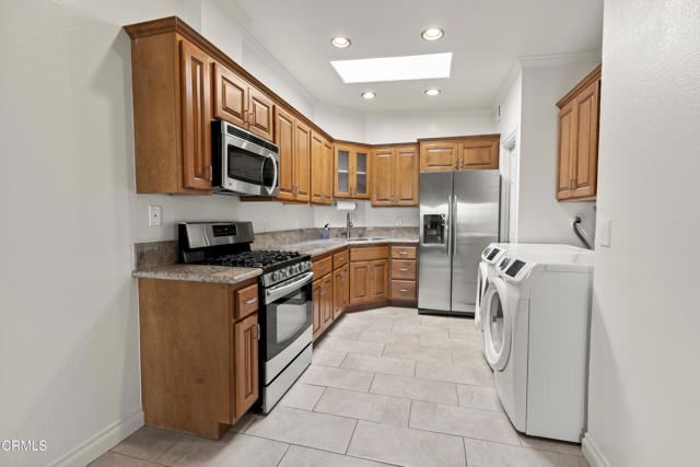 Detail Gallery Image 4 of 15 For 3001 Isle Way #B,  Oxnard,  CA 93035 - 2 Beds | 1/1 Baths