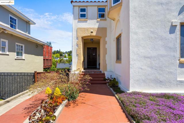 1222 Hollywood Ave, Oakland CA: https://media.crmls.org/mediaz/f3516bcc-8c05-466b-bbec-266896e06b29.jpg