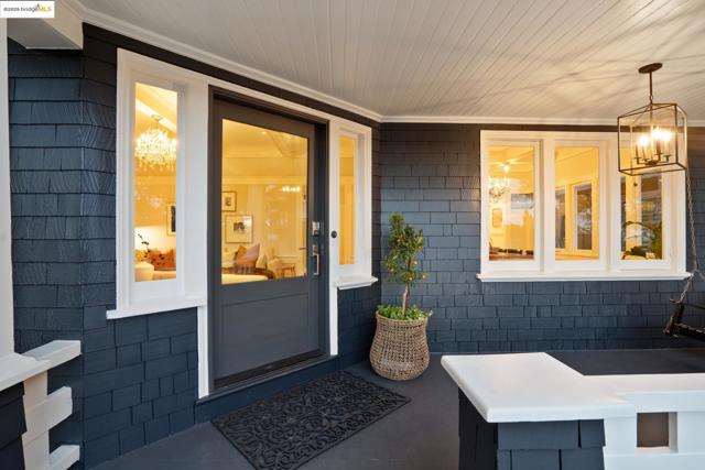 3936 Elston Ave., Oakland CA: https://media.crmls.org/mediaz/f3518220-b10c-41f9-8751-34bbe2075890.jpg