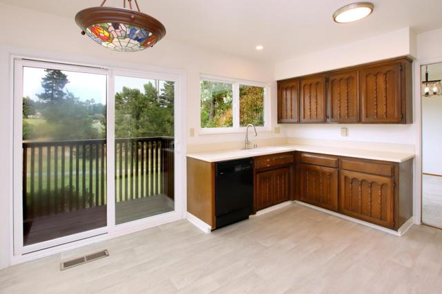 1079 Sumner Avenue, Aptos CA: https://media.crmls.org/mediaz/f3519b8a-bcab-43fb-b949-894df96cd25c.jpg