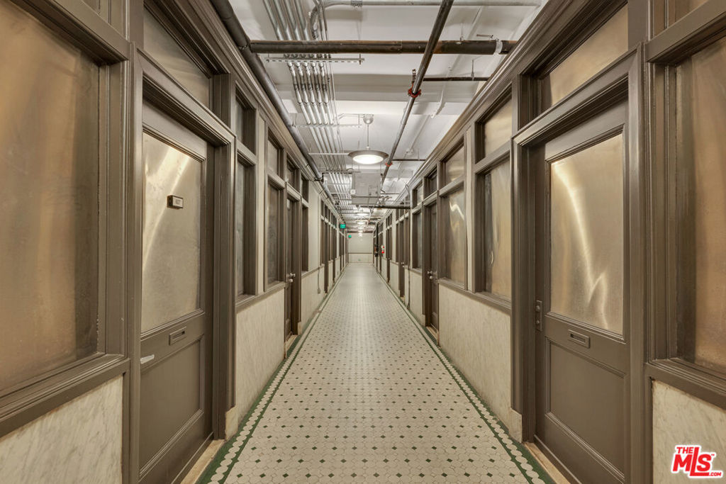 https://media.crmls.org/mediaz/f3523f2d-cfa5-4997-9de2-5ed9875e1326.jpg?preset=X-Large