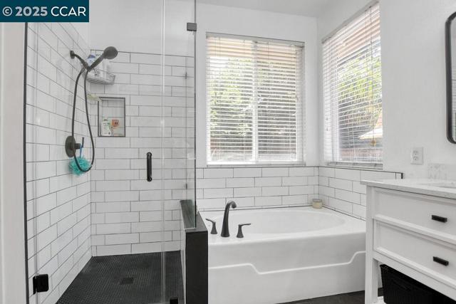 7016 Molluk Way, Clayton CA: https://media.crmls.org/mediaz/f352514d-f285-4c34-92f1-a9b8bde94d5a.jpg
