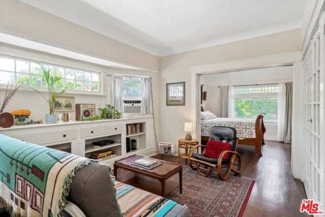 541 S Coronado Street, Los Angeles CA: https://media.crmls.org/mediaz/f3525c33-aedd-4dac-9695-1c8997394f6b.jpg