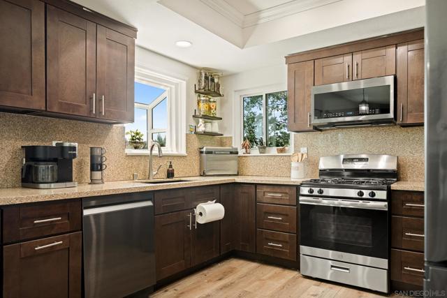 1141 Grass Valley Road, Lake Arrowhead CA: https://media.crmls.org/mediaz/f3526046-70c4-4c1c-89bd-0e82bfa1c3cb.jpg
