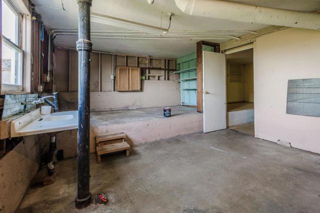 4301 Camden Avenue, San Mateo CA: https://media.crmls.org/mediaz/f3527d61-df83-4616-b65f-b6772e1371e8.jpg