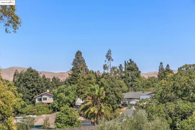 1051 Kaski Ln, Concord CA: https://media.crmls.org/mediaz/f3528dbc-a417-4e39-a889-8f505351c2b7.jpg