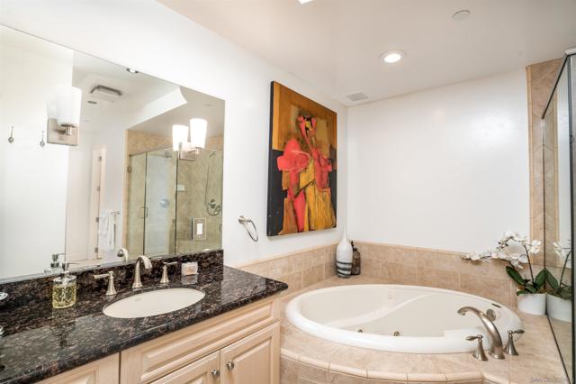 1000 Genter St, La Jolla CA: https://media.crmls.org/mediaz/f3535431-4e09-41d3-9744-c2aea1a5664a.jpg