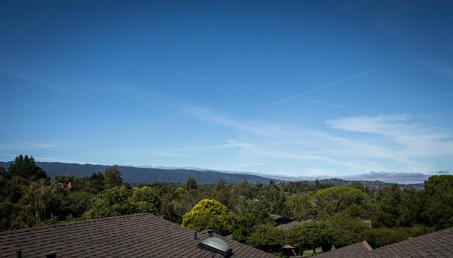 2 Hallmark Circle, Menlo Park CA: https://media.crmls.org/mediaz/f3541b33-1a9a-4245-9b6a-69ff8cc41c8a.jpg