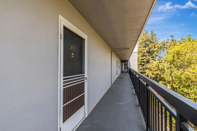 181 Del Medio Avenue, Mountain View CA: https://media.crmls.org/mediaz/f3541b8e-0525-40dc-9c96-8c2e86a9bc9f.jpg