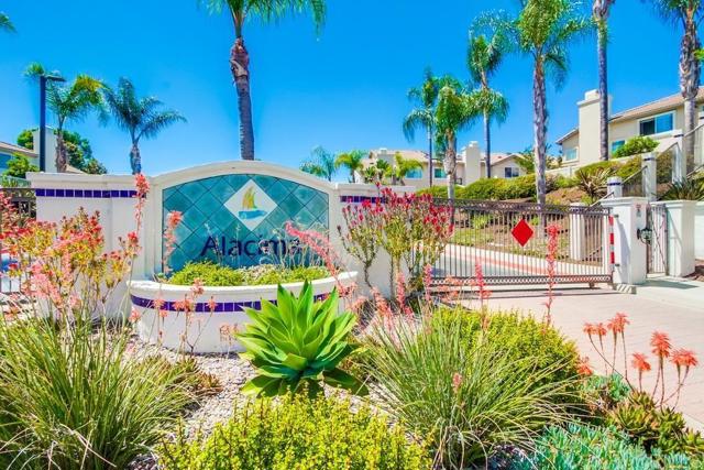 4620 Los Alamos Way, Oceanside CA: https://media.crmls.org/mediaz/f354239e-fd88-40a1-805a-54ccac313626.jpg