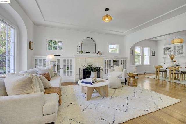 1133 Norwood Ave, Oakland CA: https://media.crmls.org/mediaz/f3545274-ac20-4d2e-8ec5-5aac1e75df54.jpg