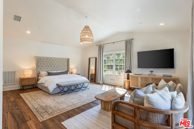 2052 Shadow Creek Drive, Agoura Hills CA: https://media.crmls.org/mediaz/f355ab71-d092-415e-bbd1-5d235748e413.jpg