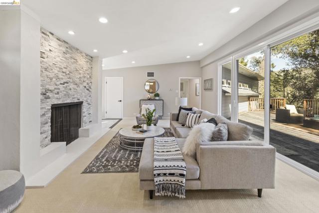 Image 6 of 30 For 64 Valencia Rd